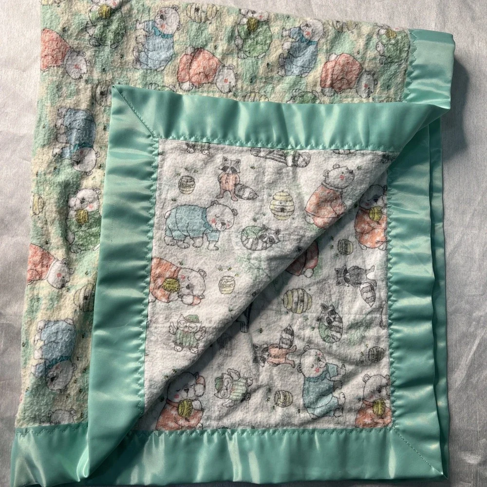 Vintage Cotton Flannel Green Satin Trim Baby Blanket Bears & Bee Hives‎ 38x34